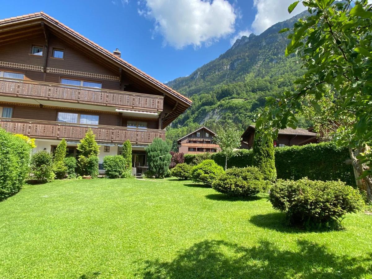 An Apartment In A Modern Swiss Chalet Iseltwald Zewnętrze zdjęcie